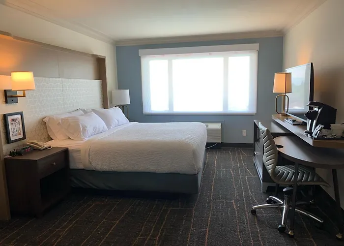 Holiday Inn Victoria - Elk Lake By Ihg